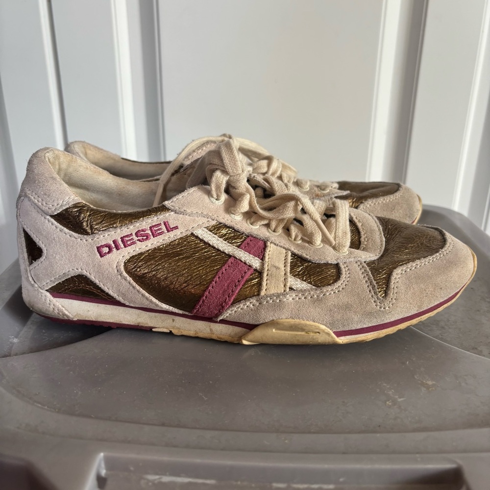 Diesel Women's Beige and Metallic Sneakers